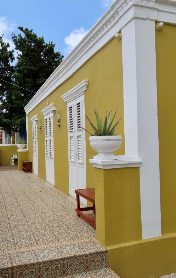 Historic Building The Palm Backyard Studio-Apartment Willemstad, Curacao Feel Home Away From Home Экстерьер фото
