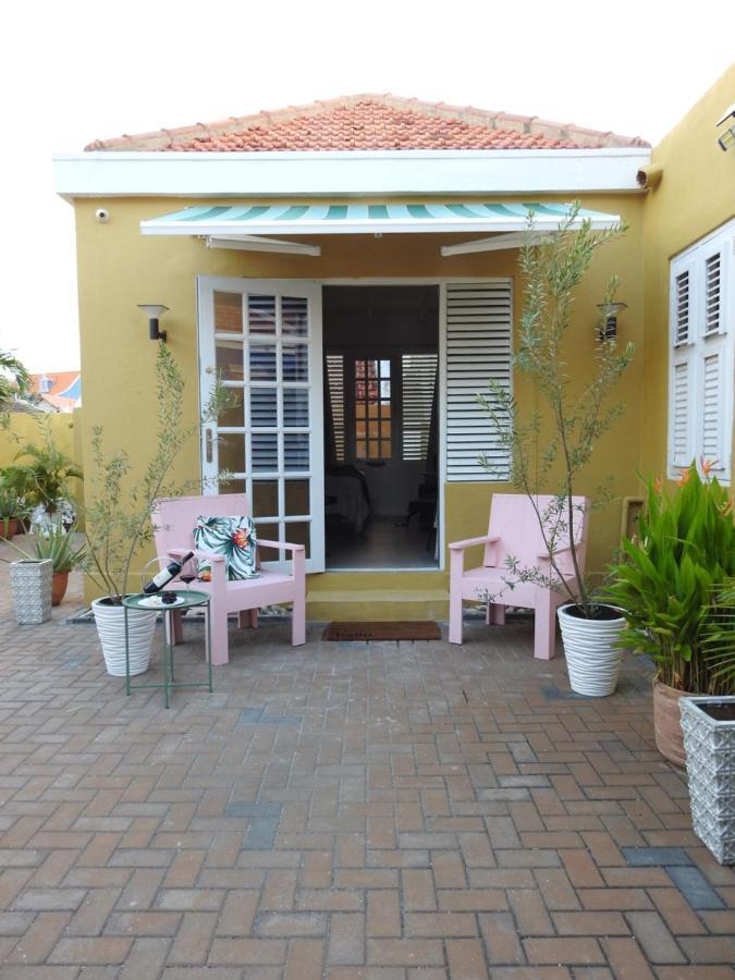 Historic Building The Palm Backyard Studio-Apartment Willemstad, Curacao Feel Home Away From Home Экстерьер фото