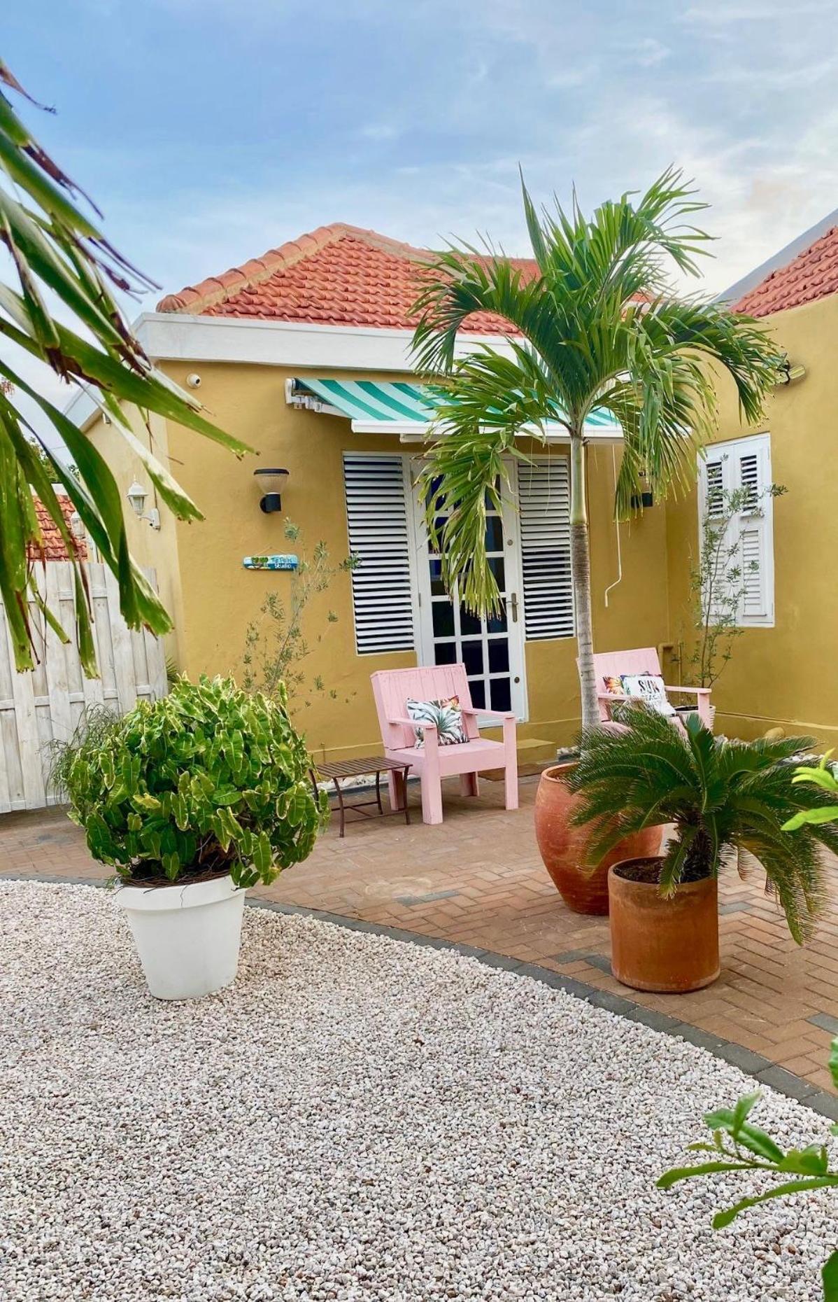 Historic Building The Palm Backyard Studio-Apartment Willemstad, Curacao Feel Home Away From Home Экстерьер фото